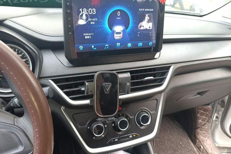 Used Wuling Hongguang S3 2019 1.5L Manual Standard Version China VI Standard Audio And AC Panel
