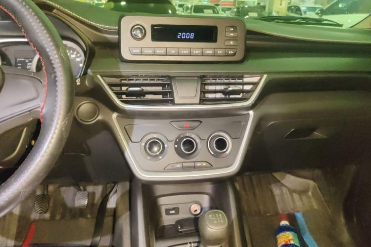 Used Wuling Hongguang S3 2019 1.5L Manual Standard Version China VI Standard Audio And AC Panel