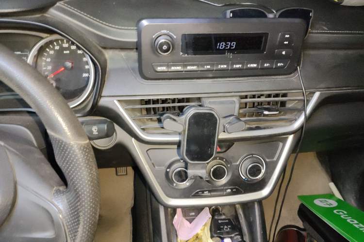 Used Wuling Hongguang S3 2019 1.5L Manual Standard Version China VI Standard Audio And AC Panel