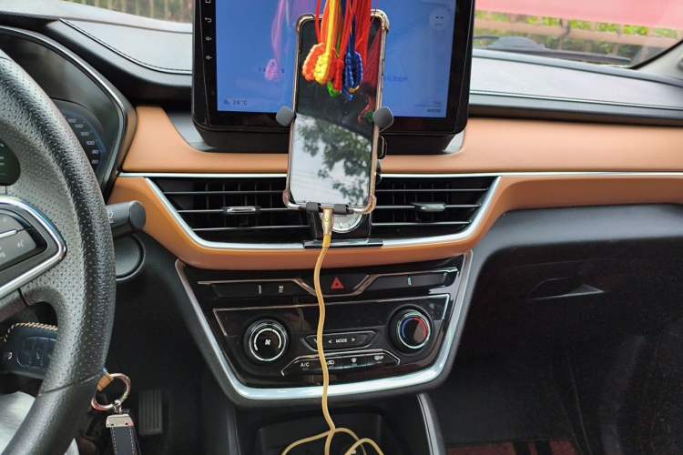 Used Wuling Hongguang S3 2019 Automatic Clutch Version 1.5L Manual Luxury Model China V Standard Audio And AC Panel
