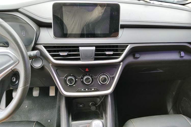 Used Wuling Hongguang S3 2019 1.5L Manual Comfort Model China VI Standard Audio And AC Panel