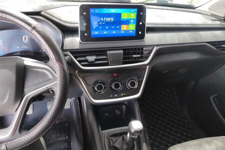 Used Wuling Hongguang S3 2019 1.5L Manual Comfort Model China VI Standard Audio And AC Panel