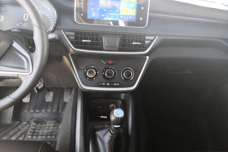 Used Wuling Hongguang S3 2019 1.5L Manual Comfort Model China VI Standard Audio And AC Panel
