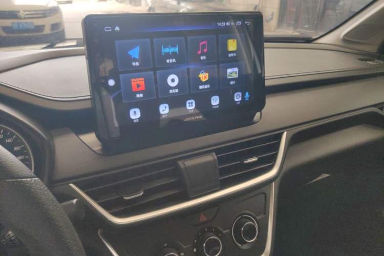 Used Wuling Hongguang S3 2019 1.5L Manual Standard Version China VI Standard Audio And AC Panel