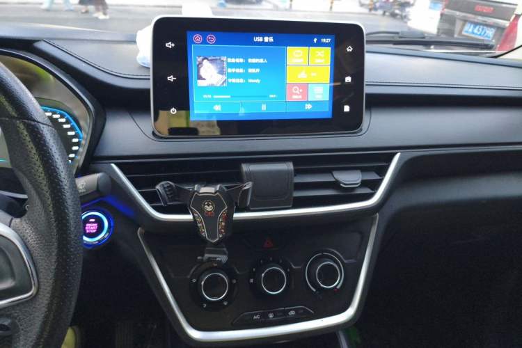 Used Wuling Hongguang S3 2019 1.5L Manual Comfort Model China VI Standard Audio And AC Panel