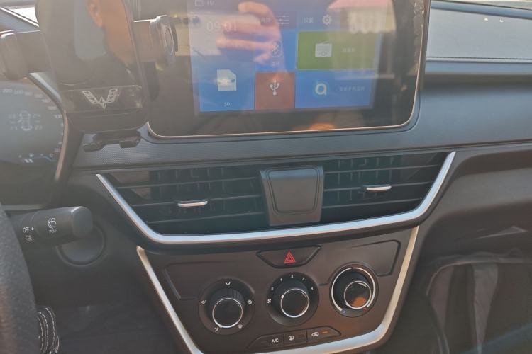 Used Wuling Hongguang S3 2019 1.5L Manual Comfort Model China VI Standard Audio And AC Panel