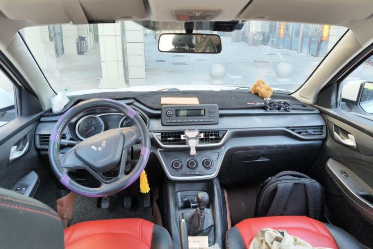 Used Wuling Hongguang S3 2019 1.5L Manual Standard Version China VI Standard Center Console