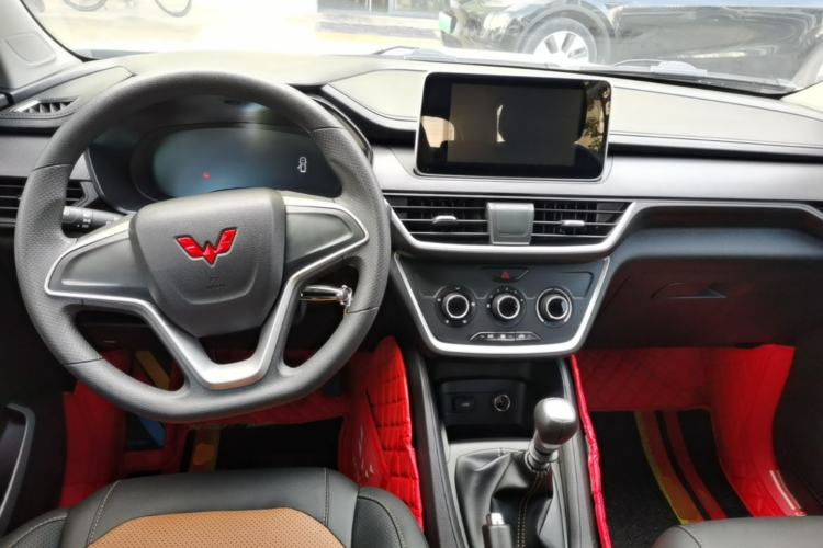 Used Wuling Hongguang S3 2019 1.5L Manual Comfort Model China VI Standard Center Console