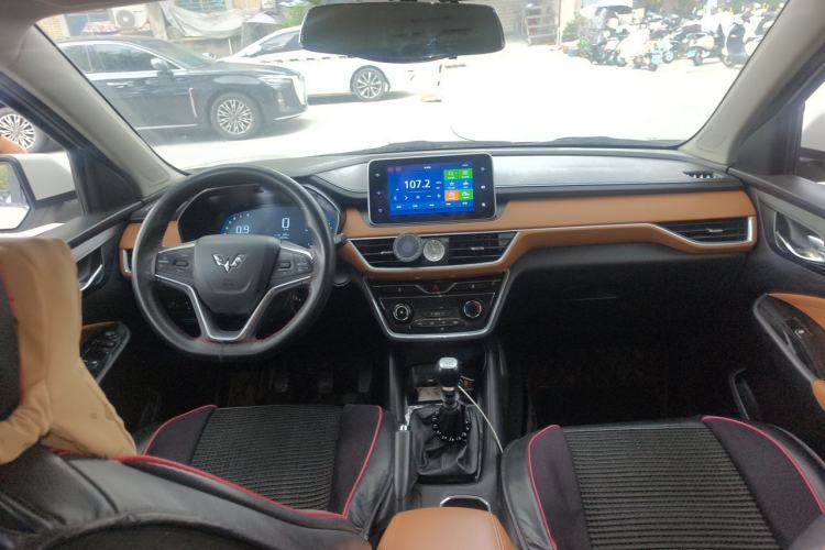 Used Wuling Hongguang S3 2019 1.5L Manual Luxury Model China VI Standard Center Console