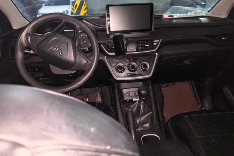Used Wuling Hongguang S3 2019 1.5L Manual Comfort Model China VI Standard Center Console