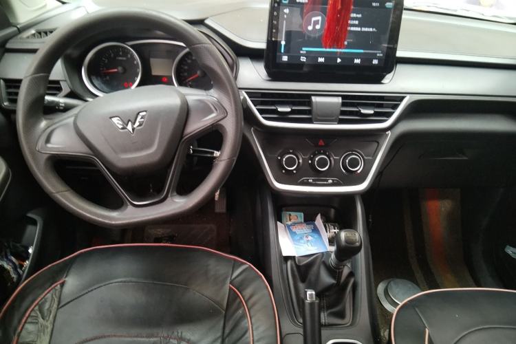 Used Wuling Hongguang S3 2019 1.5L Manual Standard Version China VI Standard Center Console