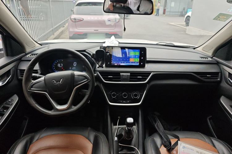 Used Wuling Hongguang S3 2019 1.5L Manual Comfort Model China VI Standard Center Console