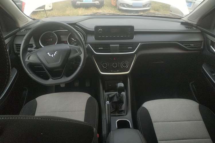 Used Wuling Hongguang S3 2019 1.5L Manual Standard Version China VI Standard Center Console