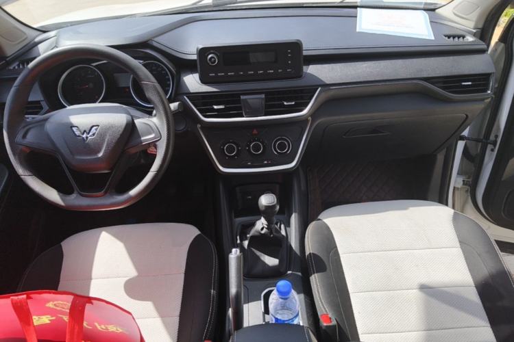 Used Wuling Hongguang S3 2019 1.5L Manual Standard Version China VI Standard Center Console