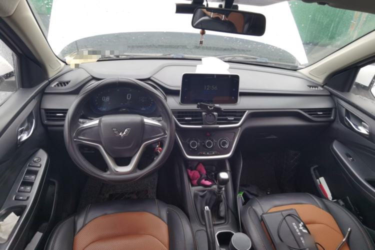 Used Wuling Hongguang S3 2019 1.5L Manual Comfort Model China VI Standard Center Console