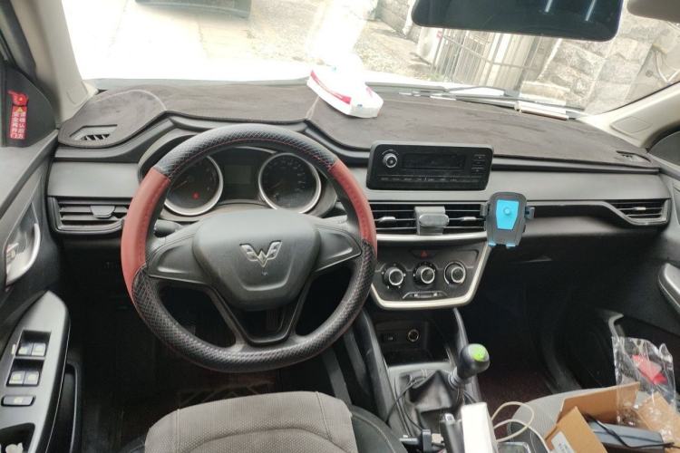 Used Wuling Hongguang S3 2019 1.5L Manual Standard Version China VI Standard Center Console