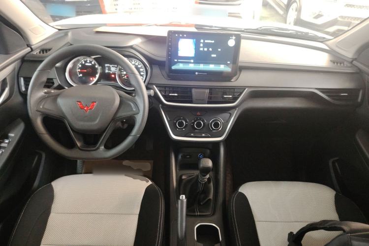 Used Wuling Hongguang S3 2019 1.5T Manual Standard Version China VI Center Console