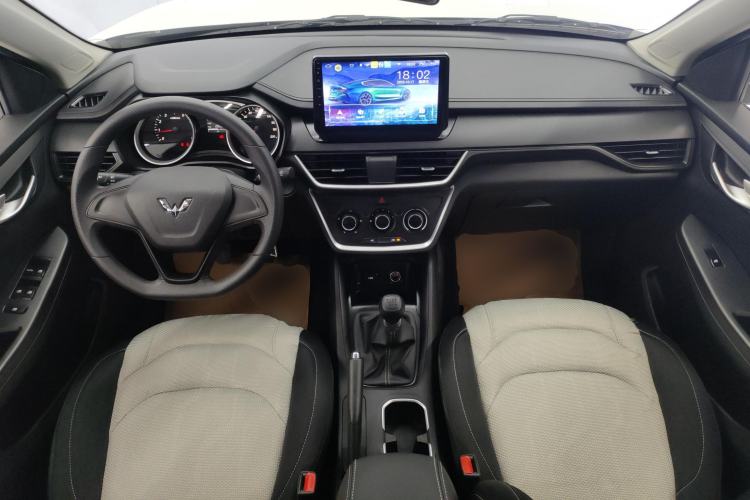 Used Wuling Hongguang S3 2019 1.5L Manual Standard Version China VI Standard Center Console