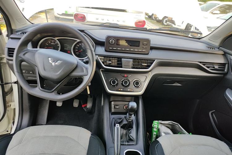 Used Wuling Hongguang S3 2019 1.5L Manual Standard Version China VI Standard Center Console