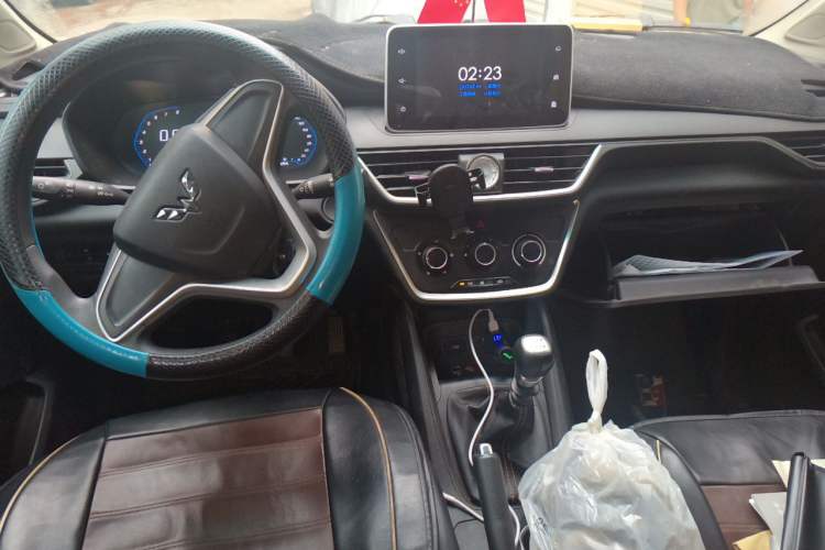 Used Wuling Hongguang S3 2019 Automatic Clutch Version 1.5L Manual Comfort Model China V Standard Center Console