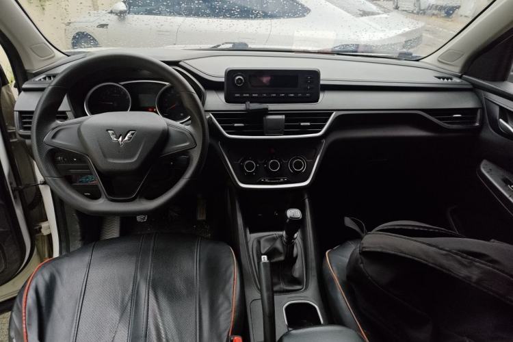 Used Wuling Hongguang S3 2019 1.5L Manual Standard Version China VI Standard Center Console