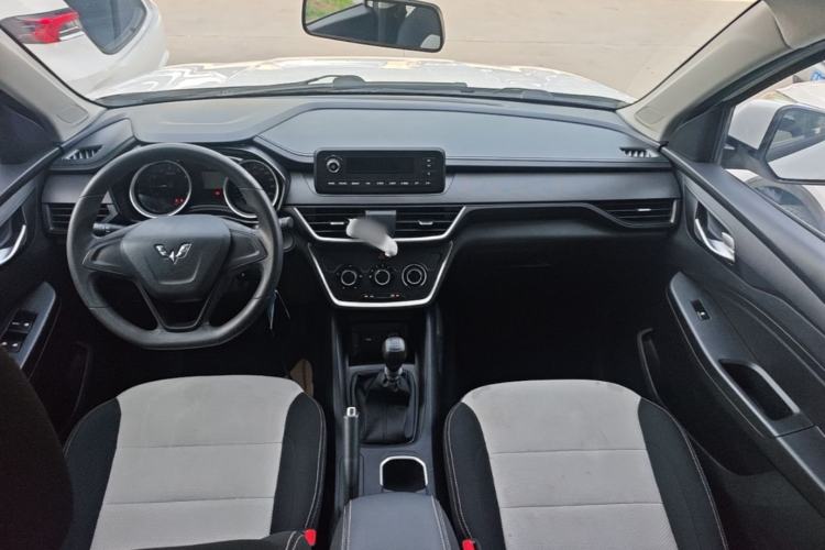 Used Wuling Hongguang S3 2019 1.5L Manual Standard Version China VI Standard Center Console