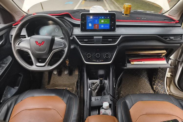 Used Wuling Hongguang S3 2019 1.5L Manual Comfort Model China VI Standard Center Console
