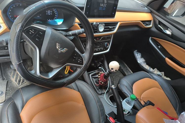 Used Wuling Hongguang S3 2019 Automatic Clutch Version 1.5L Manual Luxury Model China V Standard Center Console