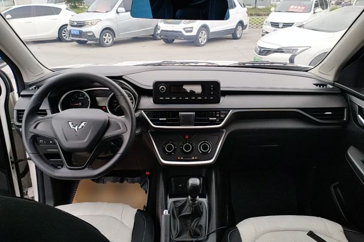 Used Wuling Hongguang S3 2019 1.5L Manual Standard Version China VI Standard Center Console