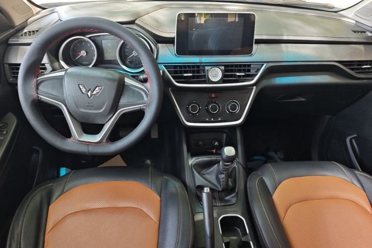 Used Wuling Hongguang S3 2019 Automatic Clutch Version 1.5L Manual Comfort Model China V Standard Center Console