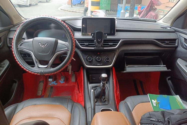 Used Wuling Hongguang S3 2019 1.5L Manual Comfort Model China VI Standard Center Console