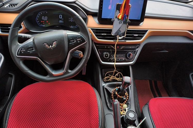 Used Wuling Hongguang S3 2019 Automatic Clutch Version 1.5L Manual Luxury Model China V Standard Center Console