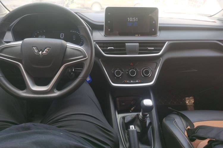 Used Wuling Hongguang S3 2019 1.5L Manual Comfort Model China VI Standard Center Console