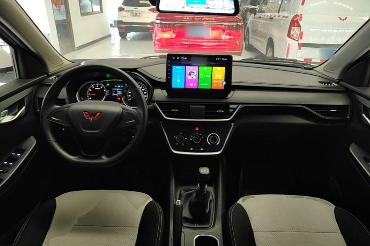 Used Wuling Hongguang S3 2019 1.5L Manual Standard Version China VI Standard Center Console