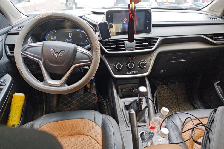 Used Wuling Hongguang S3 2019 1.5L Manual Comfort Model China VI Standard Center Console