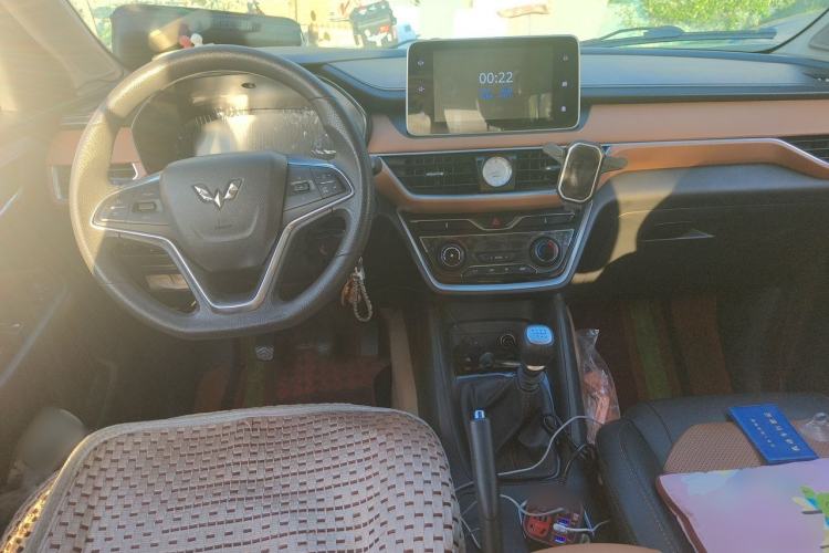 Used Wuling Hongguang S3 2019 1.5L Manual Luxury Model China VI Standard Center Console