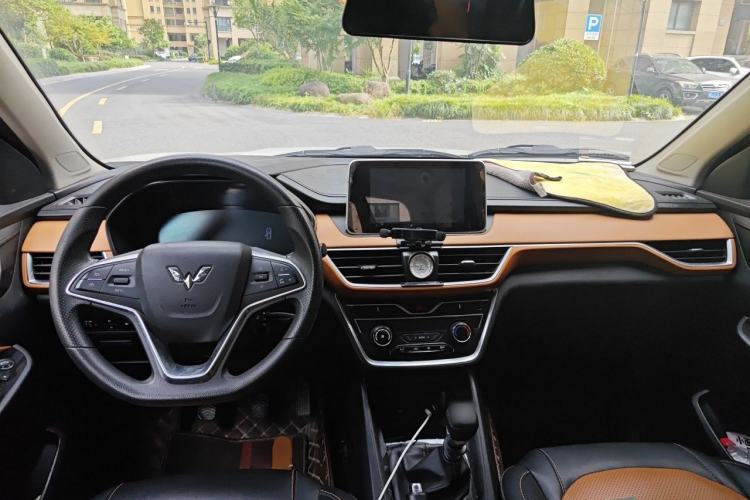 Used Wuling Hongguang S3 2019 1.5L Manual Luxury Model China VI Standard Center Console