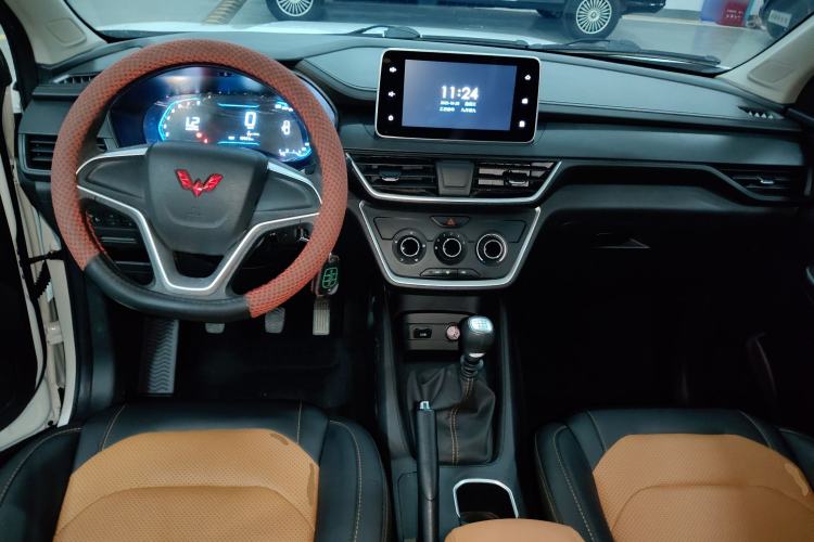 Used Wuling Hongguang S3 2019 1.5L Manual Comfort Model China VI Standard Center Console