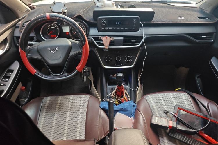 Used Wuling Hongguang S3 2019 1.5L Manual Standard Version China VI Standard Center Console
