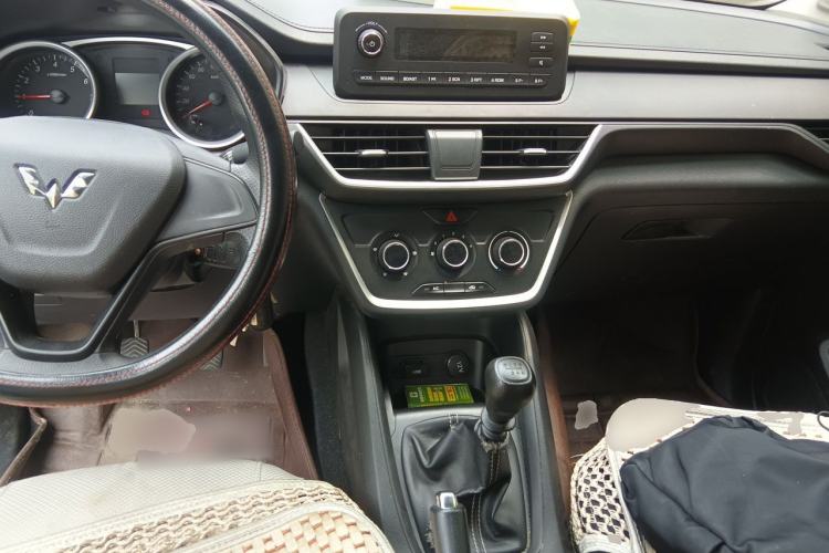 Used Wuling Hongguang S3 2019 1.5L Manual Standard Version China VI Standard Center Console