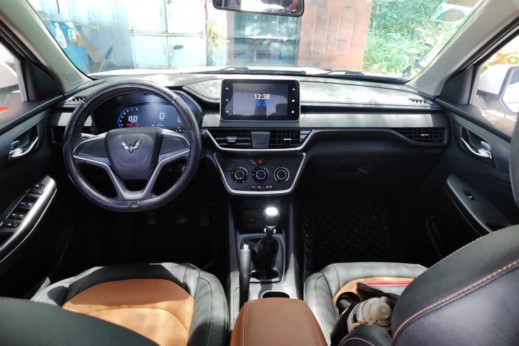 Used Wuling Hongguang S3 2019 1.5L Manual Comfort Model China VI Standard Center Console