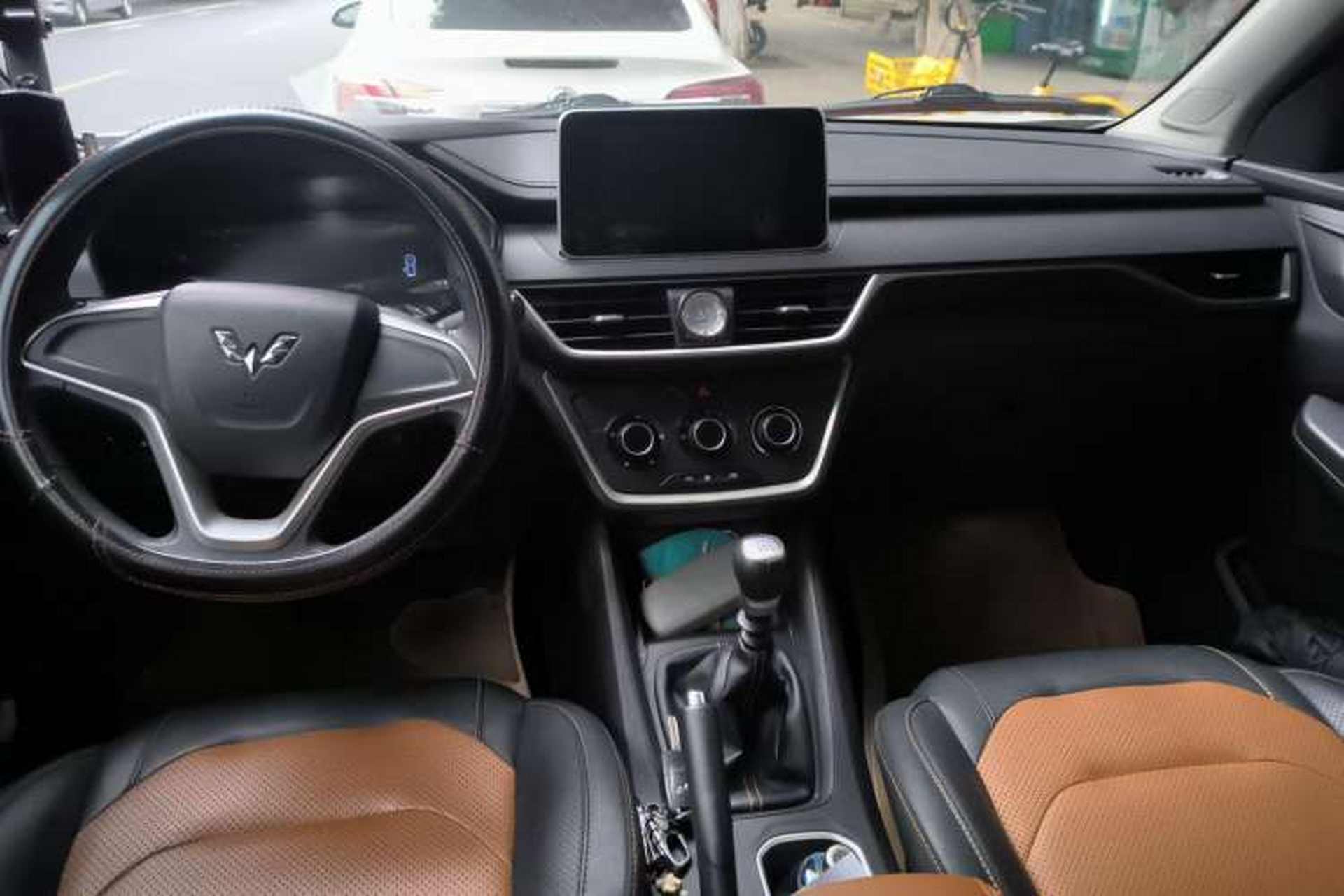 Used Wuling Hongguang S3 2019 1.5T Manual Comfort Edition China VI Standard Center Console