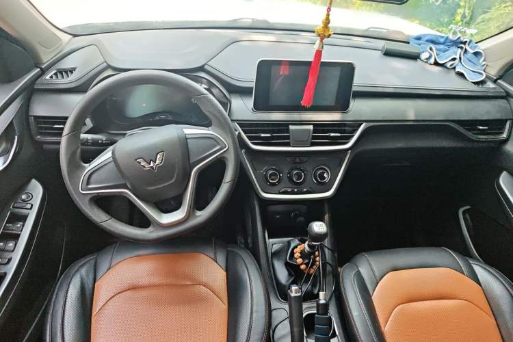 Used Wuling Hongguang S3 2019 1.5L Manual Luxury Model China VI Standard Center Console
