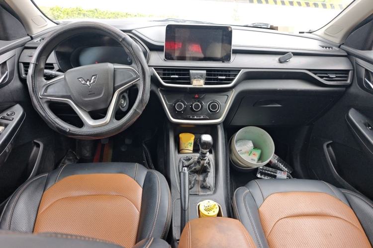 Used Wuling Hongguang S3 2019 1.5L Manual Comfort Model China VI Standard Center Console