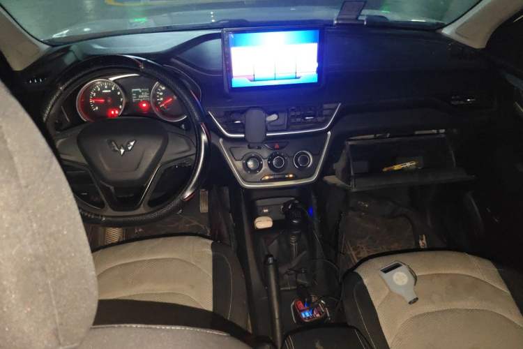 Used Wuling Hongguang S3 2019 1.5L Manual Standard Version China VI Standard Center Console