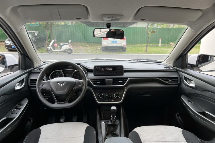 Used Wuling Hongguang S3 2019 1.5L Manual Standard Version China VI Standard Center Console