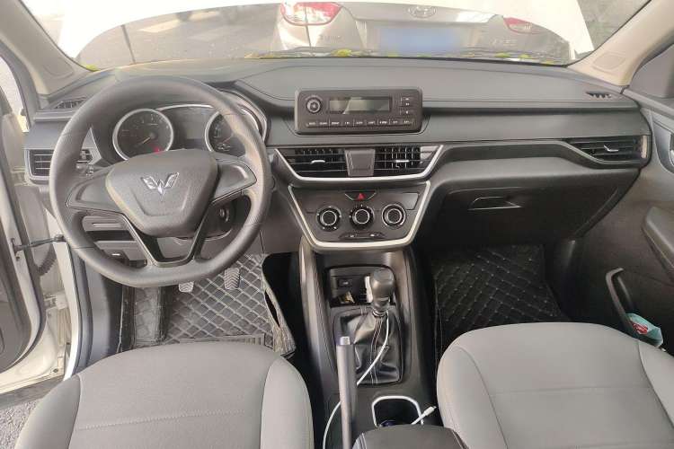 Used Wuling Hongguang S3 2019 1.5L Manual Standard Version China VI Standard Center Console