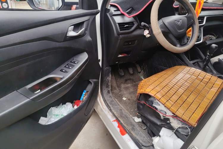Used Wuling Hongguang S3 2019 1.5L Manual Standard Version China VI Standard Driver Seat