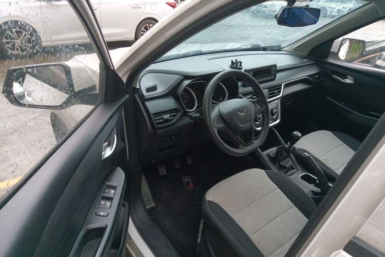 Used Wuling Hongguang S3 2019 1.5L Manual Standard Version China VI Standard Driver Seat