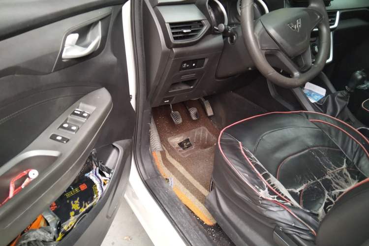 Used Wuling Hongguang S3 2019 1.5L Manual Standard Version China VI Standard Driver Seat